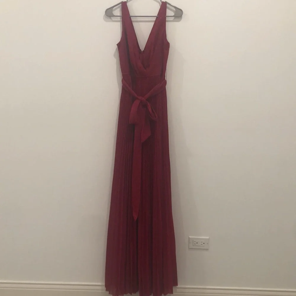 Lulu’s NWT Magenta Metallic Pleated Maxi 🔥 - Picture 3 of 12
